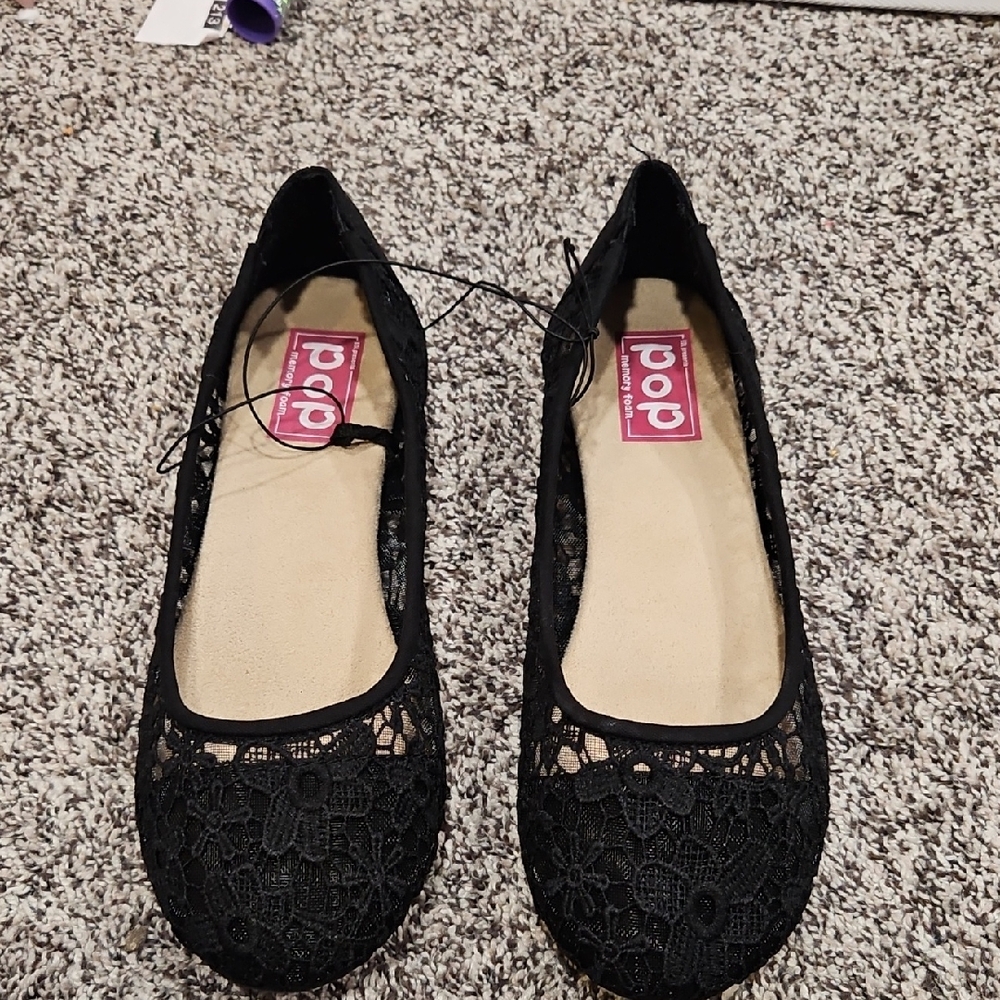 Pop Women's Black Floral Lace Flats
